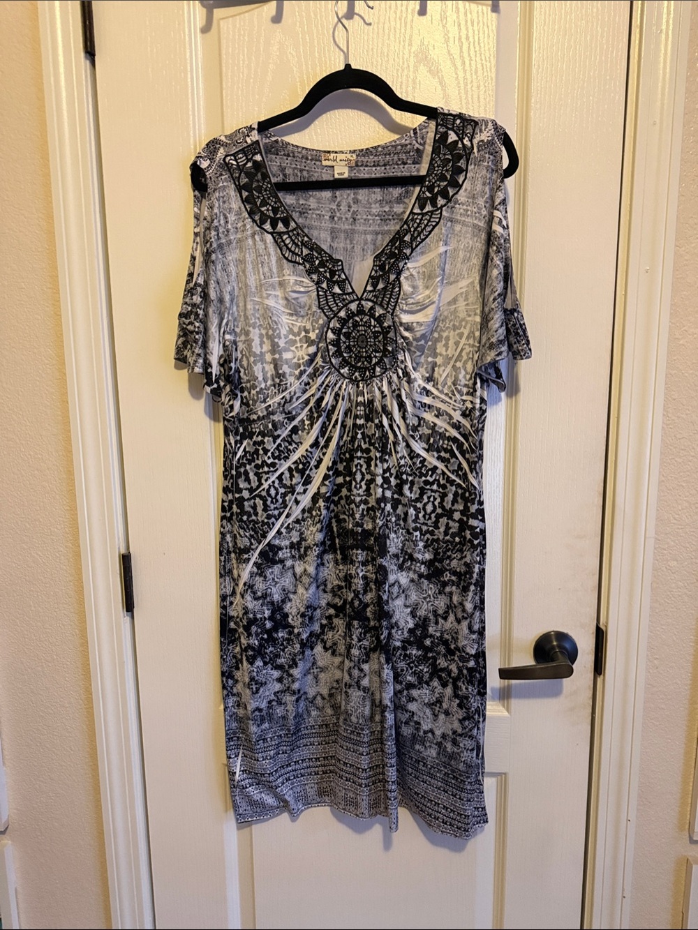 Black and White V-Neck Embroidered Pattern Dress